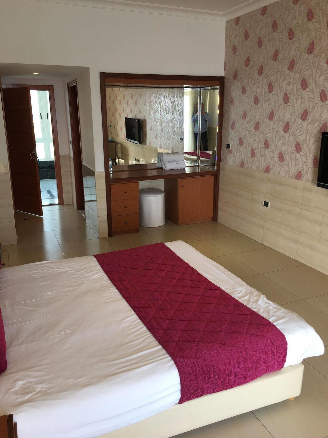 Sawary Beach Hotel البترون المظهر الخارجي الصورة
