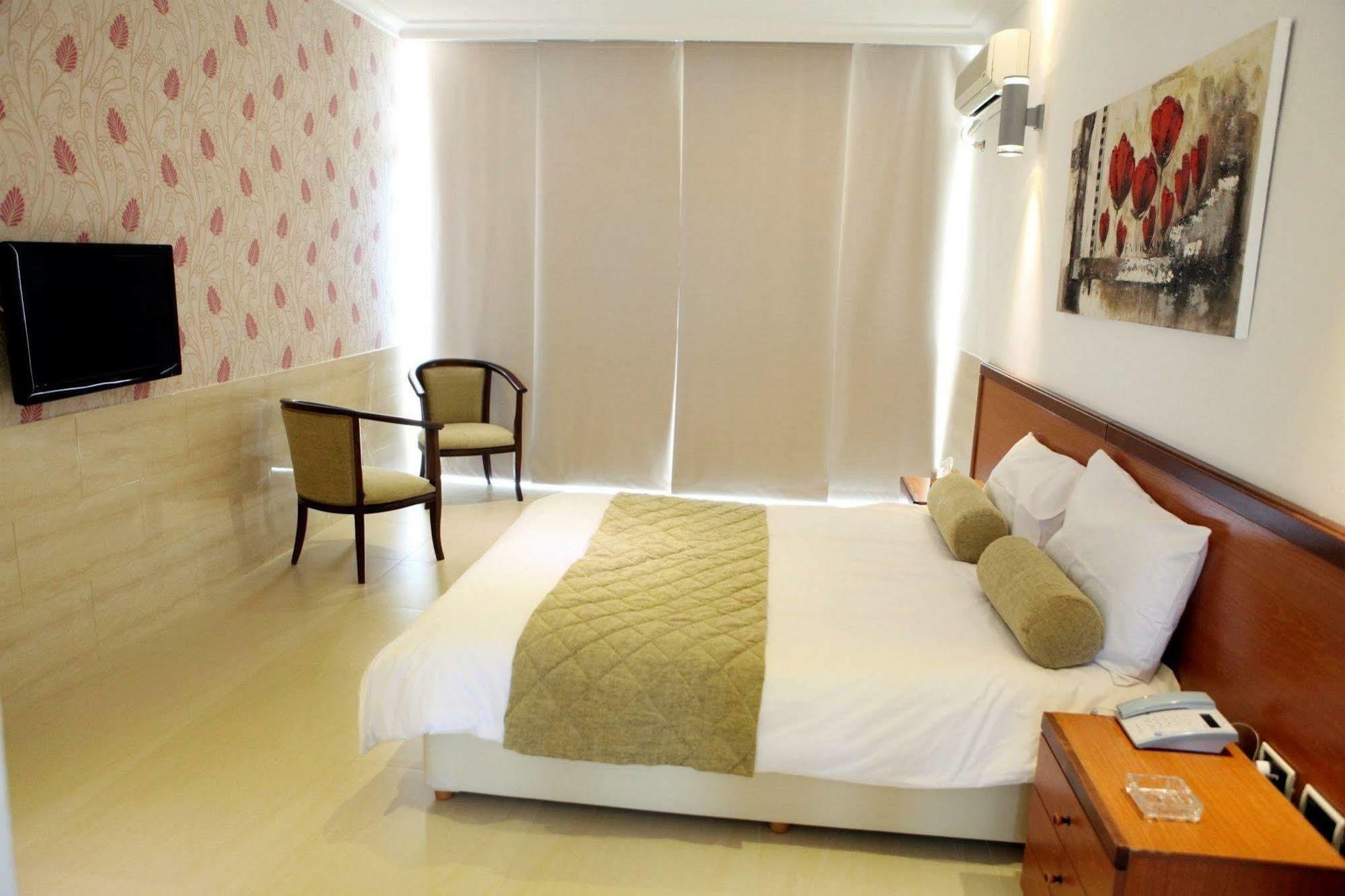 Sawary Beach Hotel البترون المظهر الخارجي الصورة