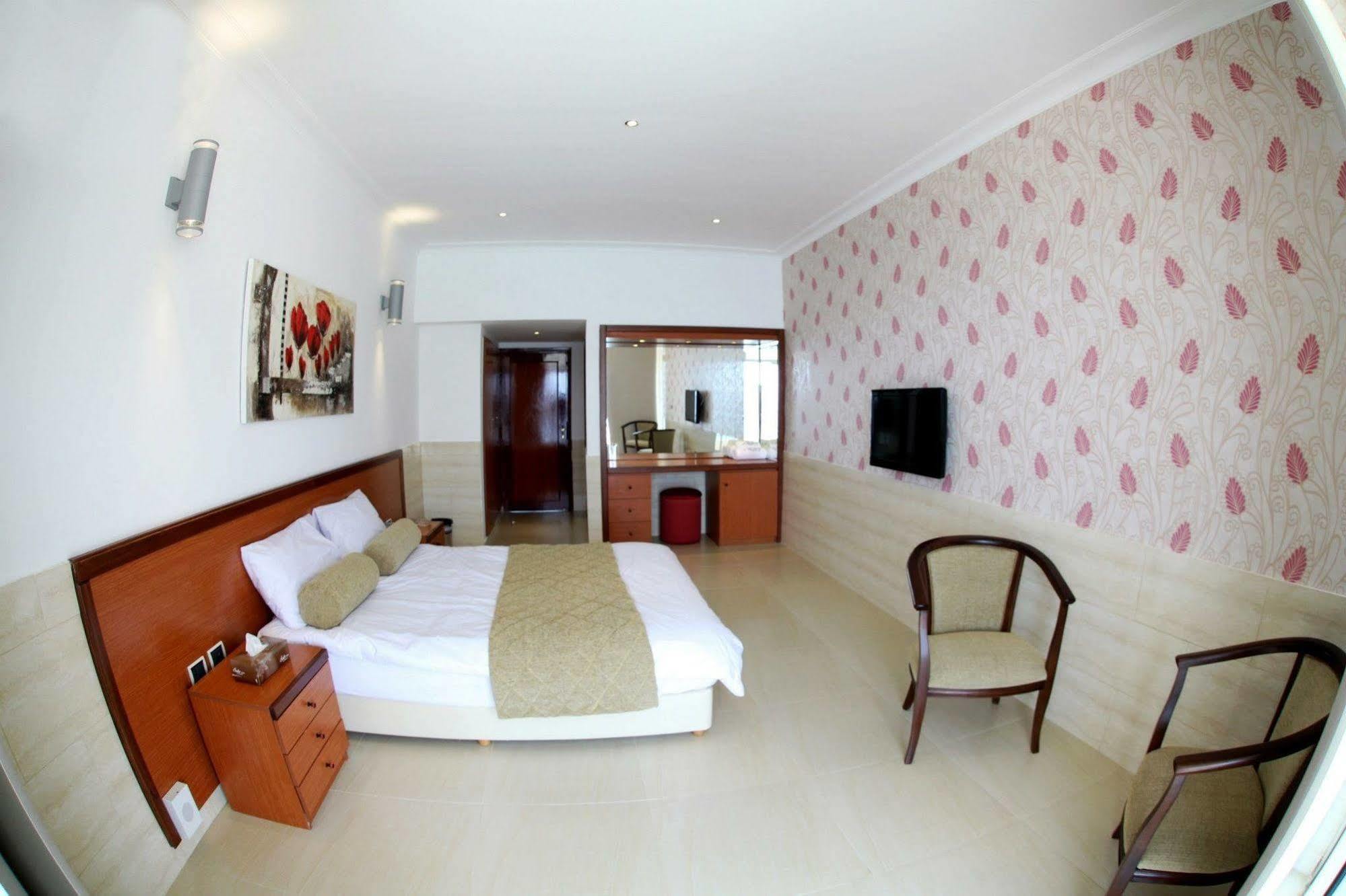 Sawary Beach Hotel البترون المظهر الخارجي الصورة